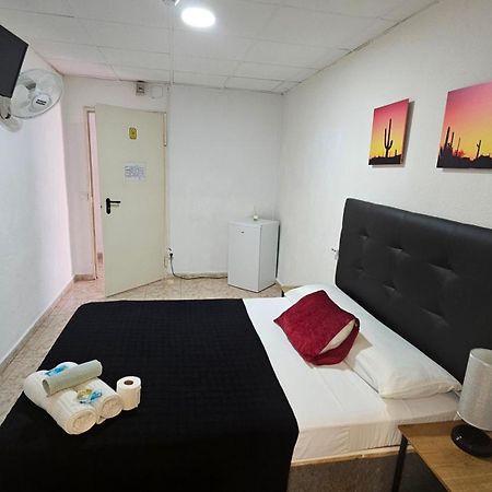 Hostal Sol Celeste Lloret de Mar Esterno foto
