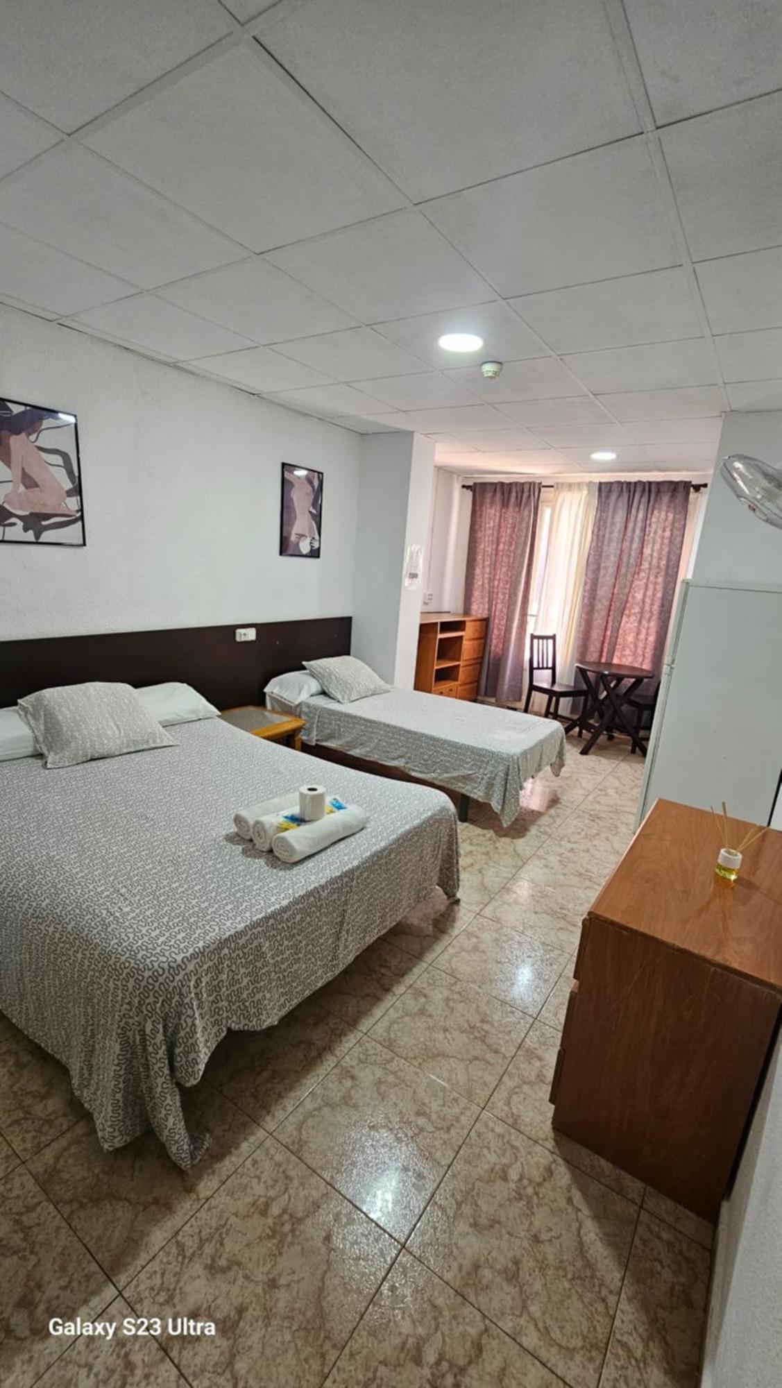 Hostal Sol Celeste Lloret de Mar Esterno foto