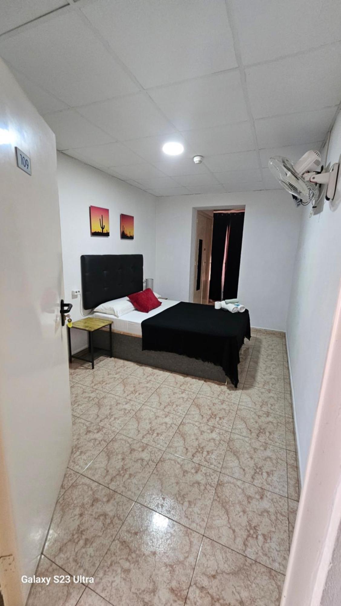 Hostal Sol Celeste Lloret de Mar Esterno foto